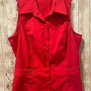 Express - (Hot Pink) sleeveless fitted button down size 5/6